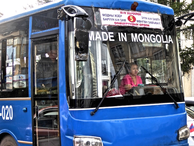 Bus fabirqué en Mongolie