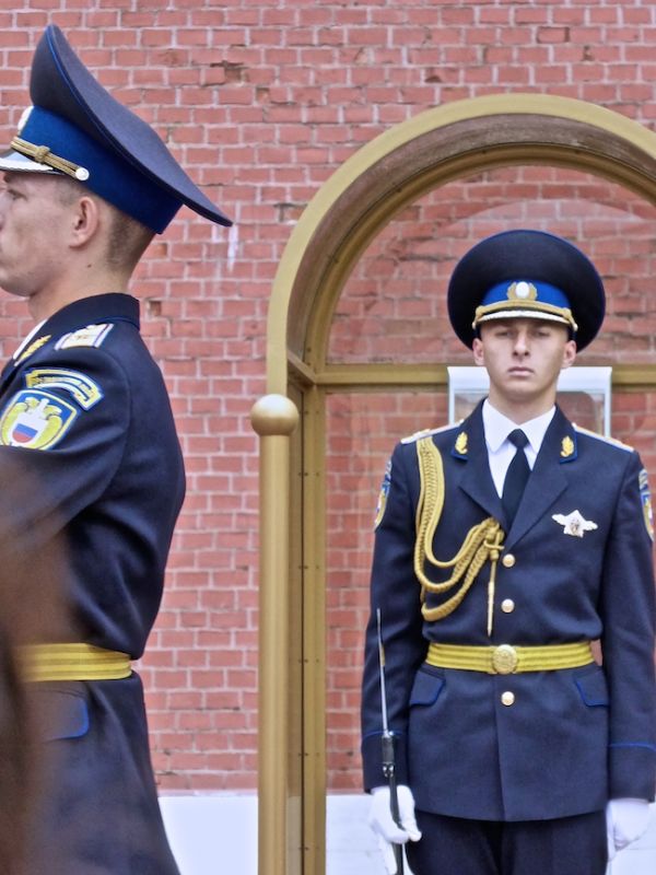 Soldats gardant la tombe du soldat inconnu, Kremlin de Moscou