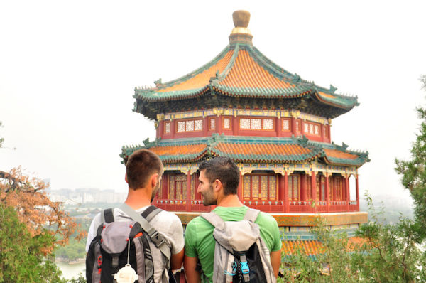 Nomadic Boys en admiration devant le palais d'été de Pékin