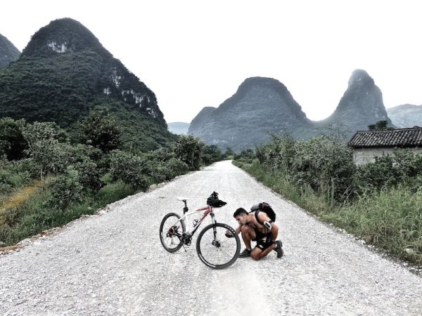 Faire du vélo à Yanghsuo, paysages karstiques