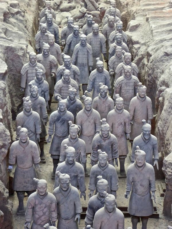Les soldats de terre cuite de Xian, chaque soldat possède un visage unique