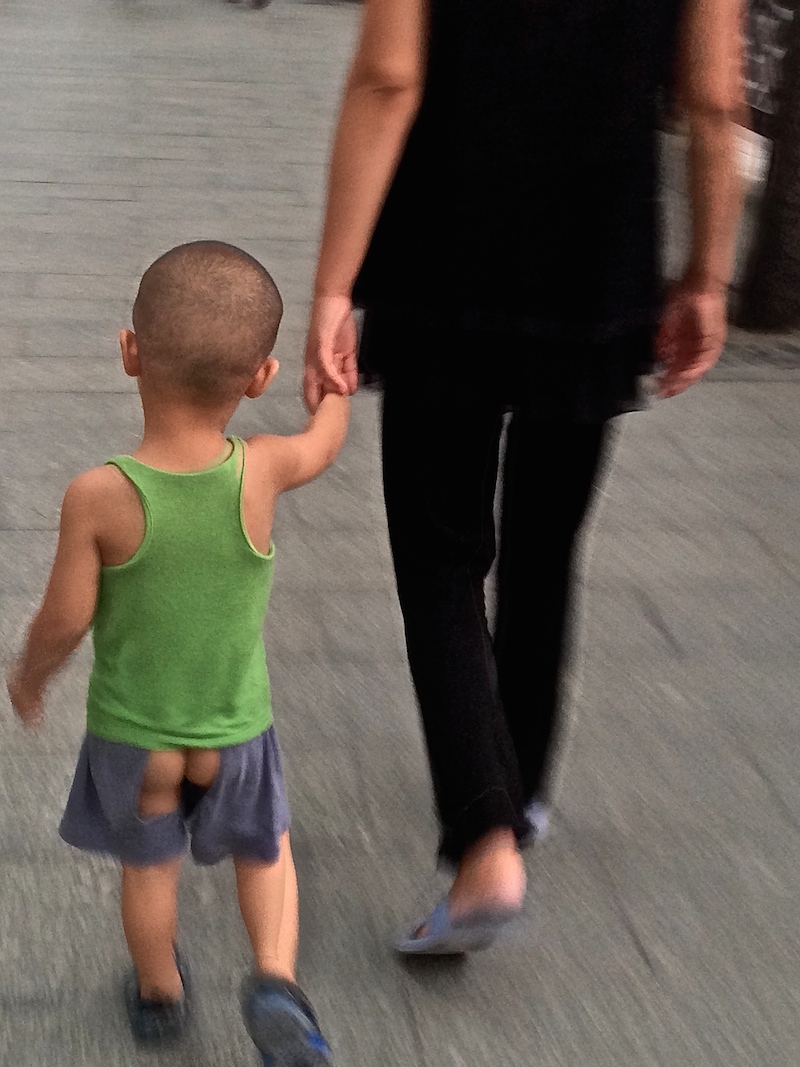 Enfant avec pantalon ouvert en Chine