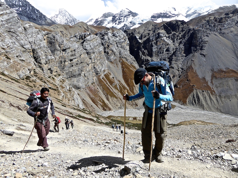 traversée du passage de throng la dans les annapurnas